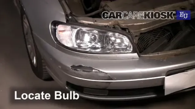 2000 Opel Omega GLS 2.2L 4 Cyl. Éclairage Feu antibrouillard (remplacer l'ampoule)